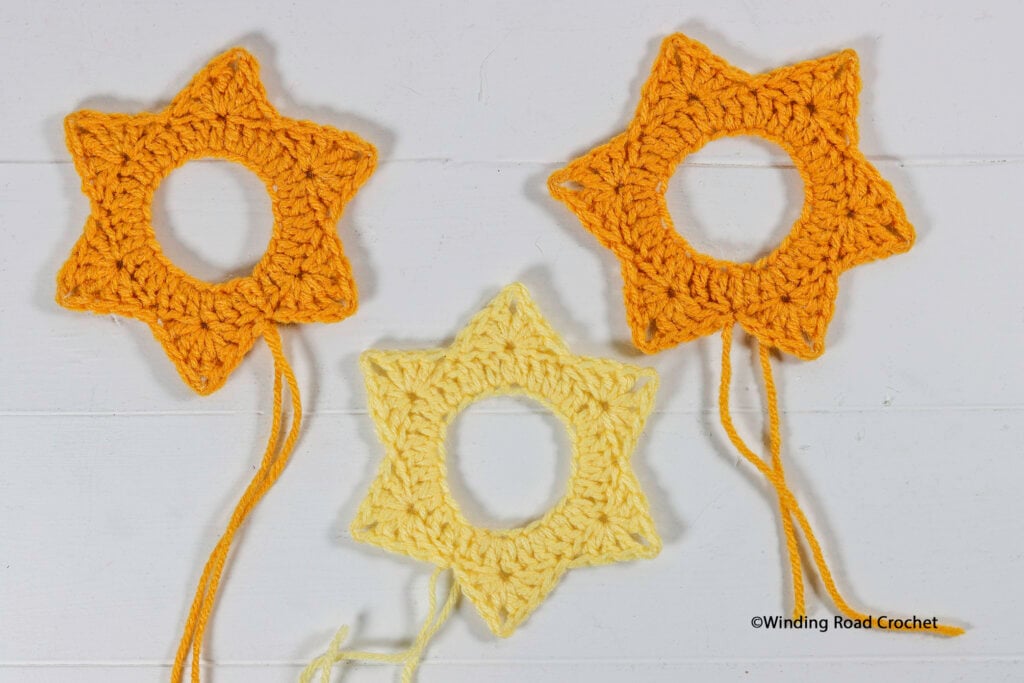 Make the Holidays memorable by making some easy crochet picture ornaments. Quick and easy free crochet pattern.