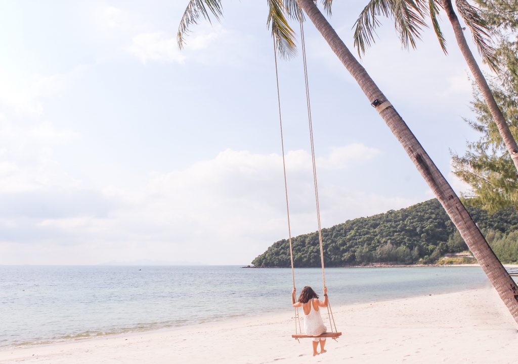Koh Jum - Photo by Rebecca Cairns on Unsplash