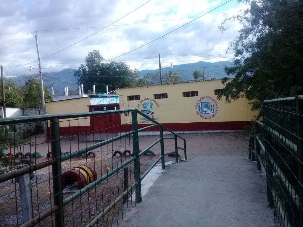 Acceso a escuela y parque infantil