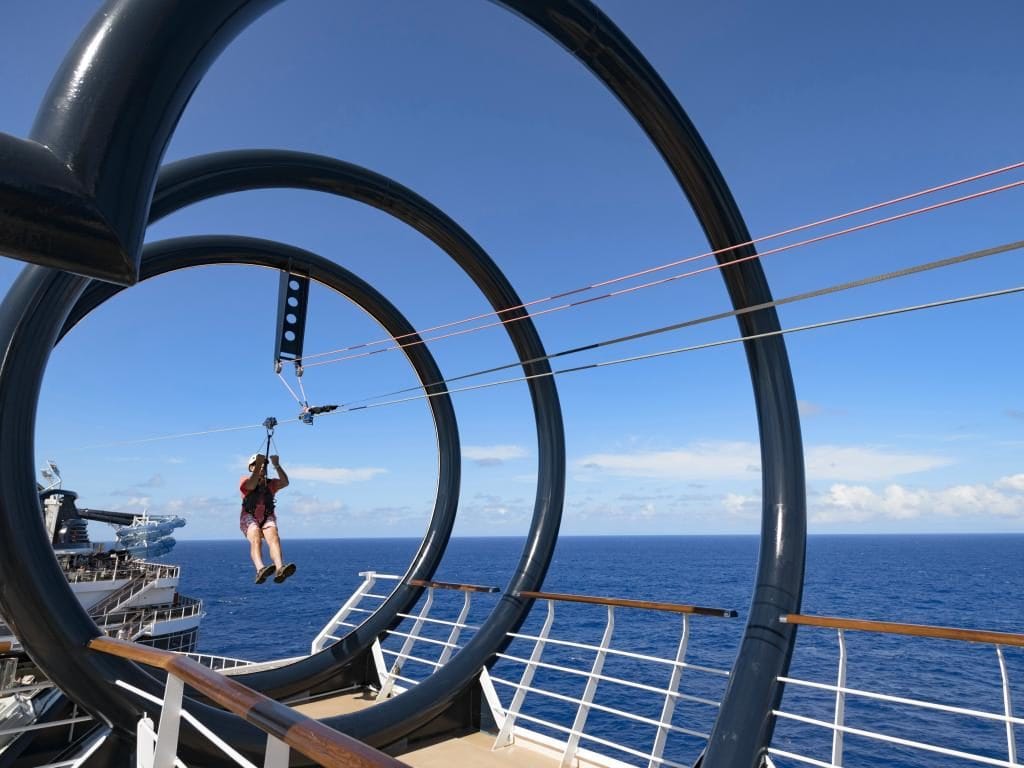 MSC Grandiosa - pool - Cruise holidays