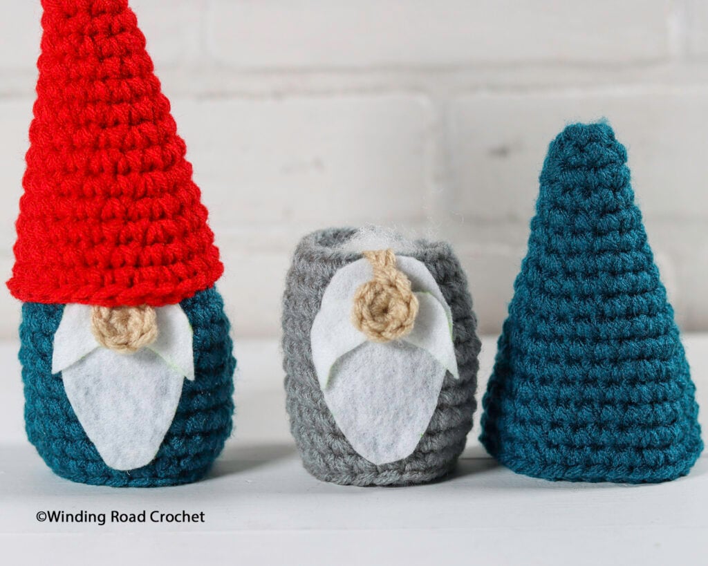 Crochet up some fun this winter with a crochet winter bowling set. Free crochet pattern with lots of different types of bowling pins.