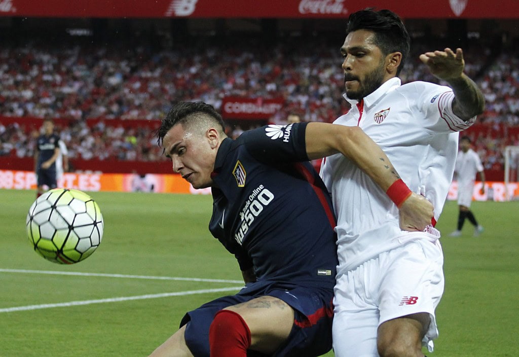 Sevilla's Benoit Tremoulinas (R) vies for the ball with Jose Gimenez (L) from Atletico Madrid during the Spanish Primera Division match between Sevilla and Atletico Madrid at the Sanchez Pijuan stadium in Seville, Spain, 30 August 2015. (Photo by PACO PUENTES/EPA)