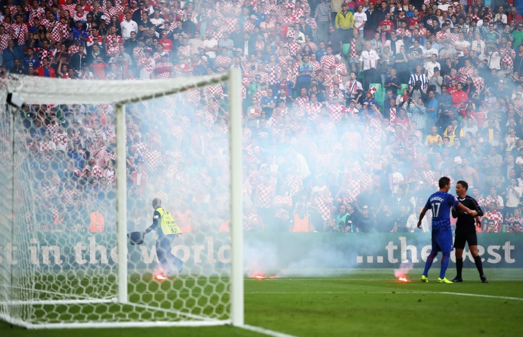 SAINT-ETIENNE, FRANCE - JUNE 17: Referee Mark Clattenburg talks to Mario Mandzukic of Croatia as flares are thrown onto the pitch during the UEFA EURO 2016 Group D match between Czech Republic and Croatia at Stade Geoffroy-Guichard on June 17, 2016 in Saint-Etienne, France. (Photo by Clive Brunskill/Getty Images)