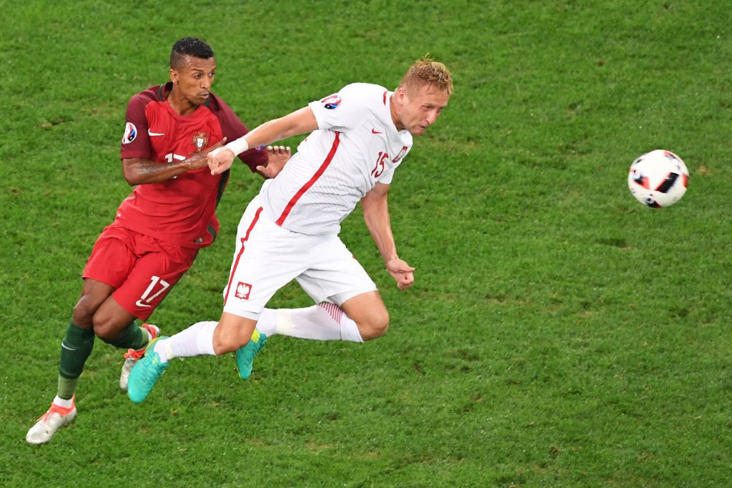 TOPSHOT - Portugal's forward Nani (L) vies with Poland's defender Kamil Glik during the Euro 2016 quarter-final football match between Poland and Portugal at the Stade Velodrome in Marseille on June 30, 2016. / AFP / BORIS HORVAT (Photo credit should read BORIS HORVAT/AFP/Getty Images)