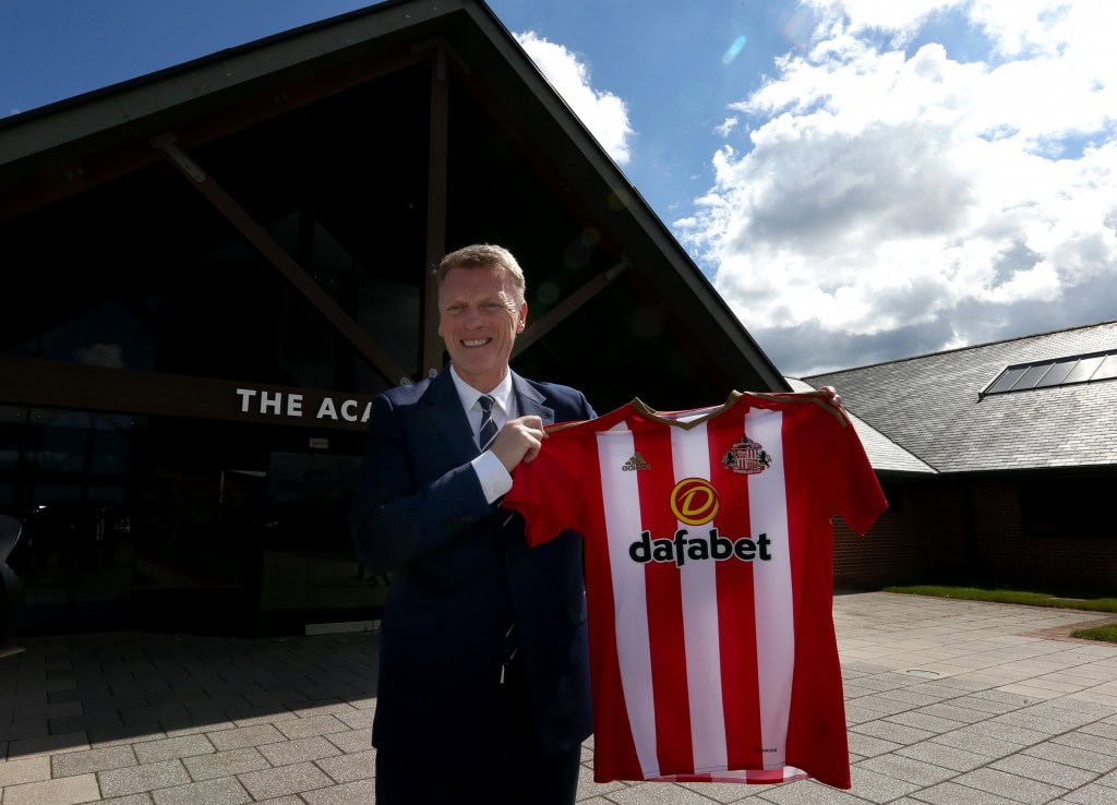 Sunderland's new Scottish football manager David Moyes poses for the media with a team jersey at Sunderland AFC's Acadamy of Light in Sunderland, north east England on August 1, 2016 after giving his first press conference after his appointment. (Photo credit: Scott Heppell/AFP/Getty Images)