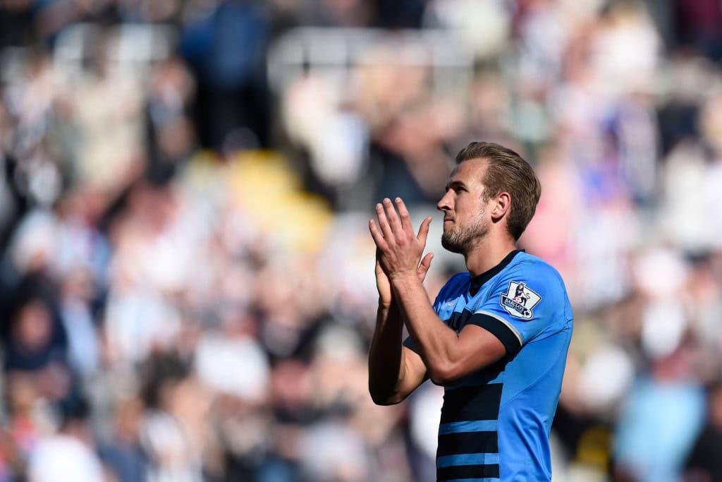 NEWCASTLE UPON TYNE, ENGLAND - MAY 15: Harry Kane of Tottenham Hotspur applauds the fans after the Barclays Premier League match between Newcastle United and Tottenham Hotspur at St James' Park on May 15, 2016 in Newcastle, England. (Photo by Stu Forster/Getty Images)