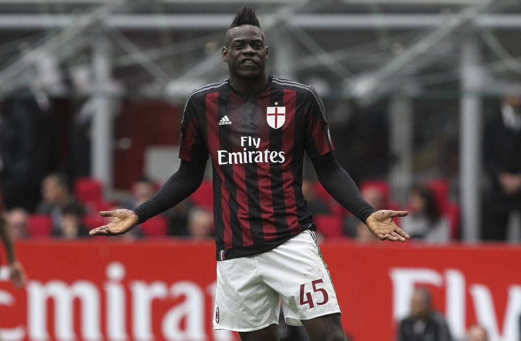 MILAN, ITALY - MAY 01: Mario Balotelli of AC Milan reacts during the Serie A match between AC Milan and Frosinone Calcio at Stadio Giuseppe Meazza on May 1, 2016 in Milan, Italy. (Photo by Marco Luzzani/Getty Images)