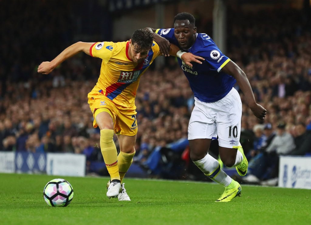 LIVERPOOL, ENGLAND - SEPTEMBER 30: Joel Ward of Crystal Palace and Romelu Lukaku of Everton battle for the ball during the Premier League match between Everton and Crystal Palace at Goodison Park on September 30, 2016 in Liverpool, England. (Photo by Matthew Lewis/Getty Images)