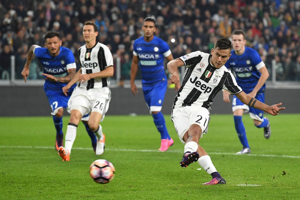 TURIN, ITALY - OCTOBER 15: Paulo Dybala of Juventus FC scores a goal from the penalty spot during the Serie A match between Juventus FC and Udinese Calcio at Juventus Stadium on October 15, 2016 in Turin, Italy. (Photo by Valerio Pennicino/Getty Images)