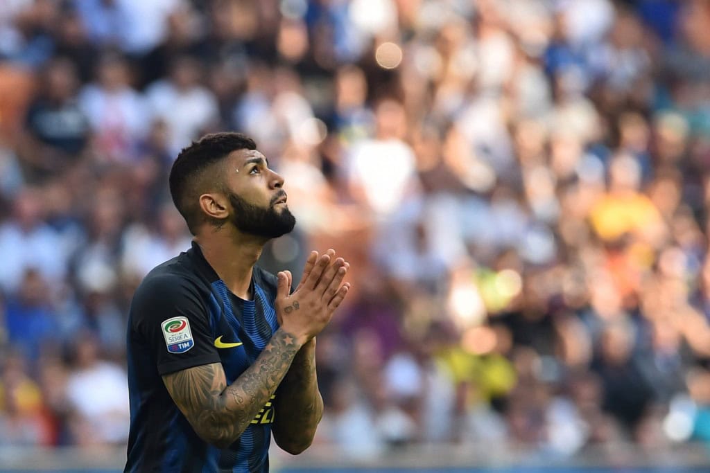 Inter Milan's Brazilian forward Gabriel Barbosa reacts during the Italian Serie A football match Inter Milan vs Bologna at the San Siro stadium in Milan on September 25, 2016. / AFP / GIUSEPPE CACACE (Photo credit should read GIUSEPPE CACACE/AFP/Getty Images)