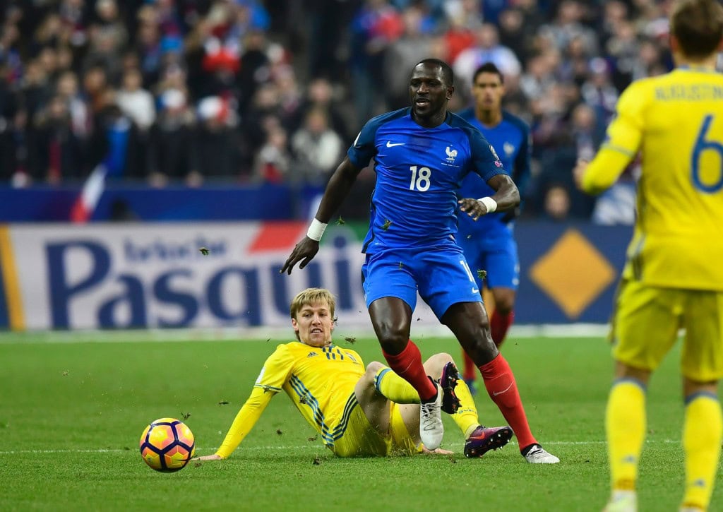 France's midfielder Moussa Sissoko (R) vies with Sweden's midfielder Emil Forsberg during the 2018 World Cup group A qualifying football match between France and Sweden at the Stade de France in Saint-Denis, north of Paris, on November 11, 2016. / AFP / MIGUEL MEDINA (Photo credit should read MIGUEL MEDINA/AFP/Getty Images)