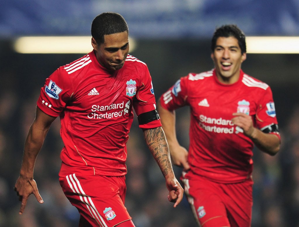 LONDON, ENGLAND - NOVEMBER 20: Glen Johnson (L) of Liverpool celebrates his goal with Luis Suarez during the Barclays Premier League match between Chelsea and Liverpool at Stamford Bridge on November 20, 2011 in London, England. (Photo by Shaun Botterill/Getty Images)