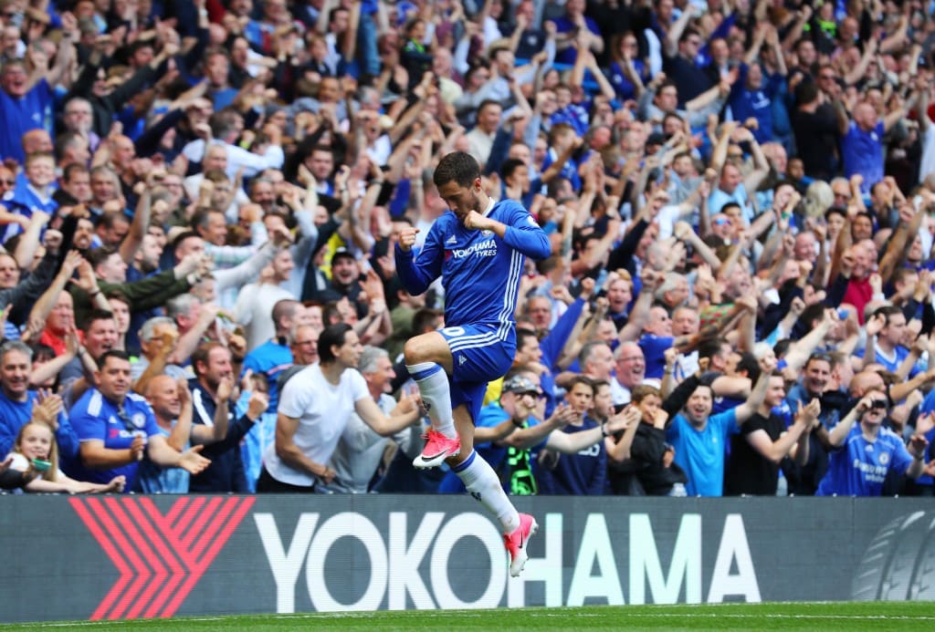 LONDON, ENGLAND - MAY 21: Eden Hazard of Chelsea celebrates scoring his sides second goal during the Premier League match between Chelsea and Sunderland at Stamford Bridge on May 21, 2017 in London, England. (Photo by Clive Rose/Getty Images)