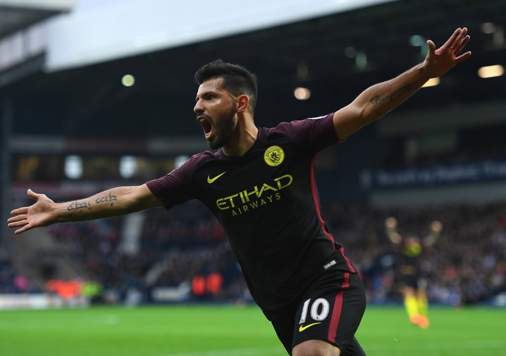 BROMWICH BARAT, INGGRIS - 29 OKTOBER: Sergio Aguero dari Manchester City merayakan gol pembuka dalam pertandingan Liga Premier antara West Bromwich Albion dan Manchester City di The Hawthorns pada 29 Oktober 2016 di West Bromwich, Inggris. (Foto oleh Laurence Griffiths / Getty Images)