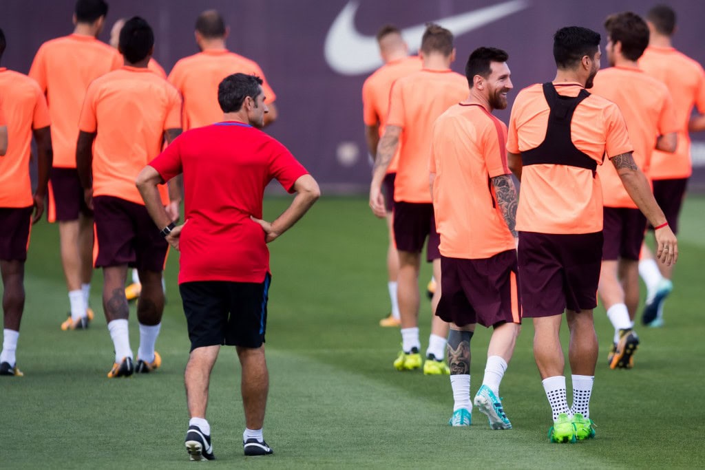 BARCELONA, SPAIN - SEPTEMBER 11: Head coach Ernesto Valverde, Lionel Messi and Luis Suarez of FC Barcelona walk during a training session ahead of the UEFA Champions League Group D match against Juventus on September 11, 2017 in Barcelona, Spain. (Photo by Alex Caparros/Getty Images)