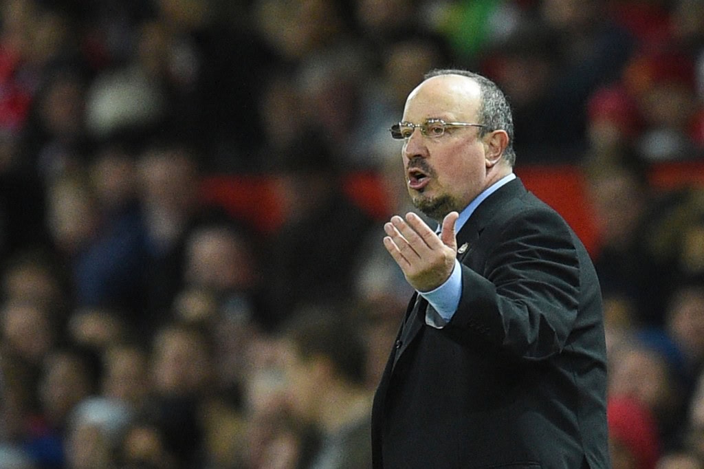 Newcastle United's Spanish manager Rafael Benitez gestures from the touchline during the English Premier League football match between Manchester United and Newcastle at Old Trafford in Manchester, north west England, on November 18, 2017. / AFP PHOTO / Oli SCARFF / RESTRICTED TO EDITORIAL USE. No use with unauthorized audio, video, data, fixture lists, club/league logos or 'live' services. Online in-match use limited to 75 images, no video emulation. No use in betting, games or single club/league/player publications. / (Photo credit should read OLI SCARFF/AFP/Getty Images)