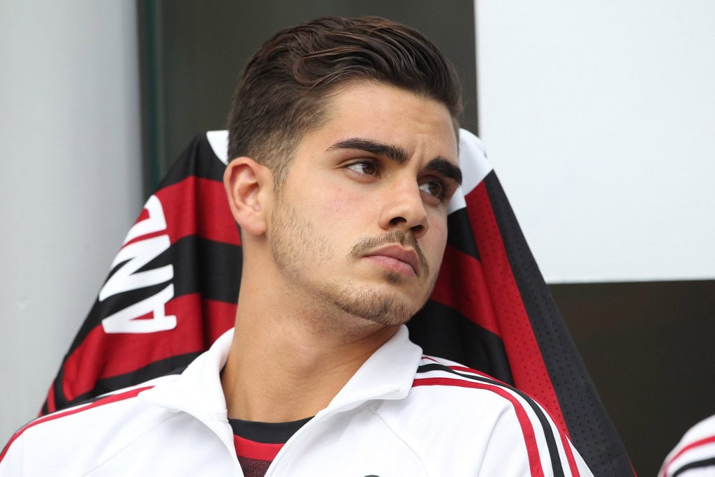 MILAN, ITALY - OCTOBER 22: Andre Silva of AC Milan looks on before the Serie A match between AC Milan and Genoa CFC at Stadio Giuseppe Meazza on October 22, 2017 in Milan, Italy. (Photo by Marco Luzzani/Getty Images)