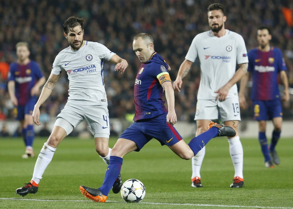 Barcelona's Spanish midfielder Andres Iniesta (C) vies with Chelsea's Spanish midfielder Cesc Fabregas (L) during the UEFA Champions League round of sixteen second leg football match between FC Barcelona and Chelsea FC at the Camp Nou stadium in Barcelona on March 14, 2018. / AFP PHOTO / Pau Barrena (Photo credit should read PAU BARRENA/AFP/Getty Images)
