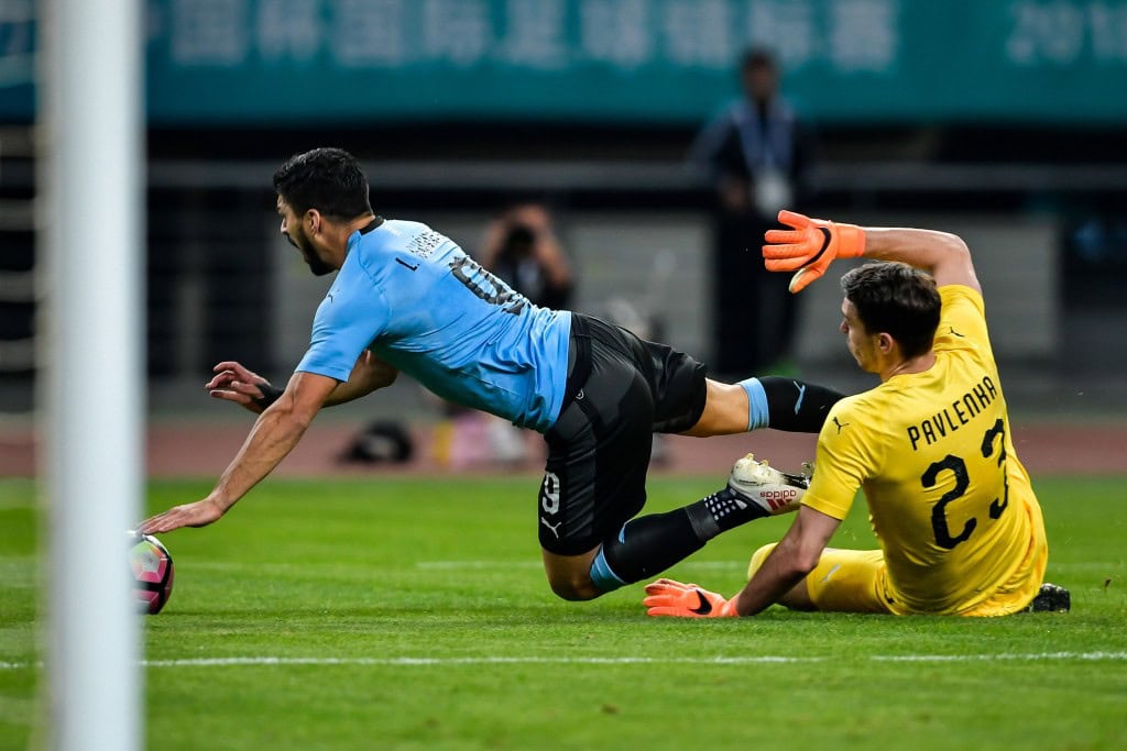 Pavlenka fouls Suarez to concede a penalty (Photo - AFP/Getty Images)