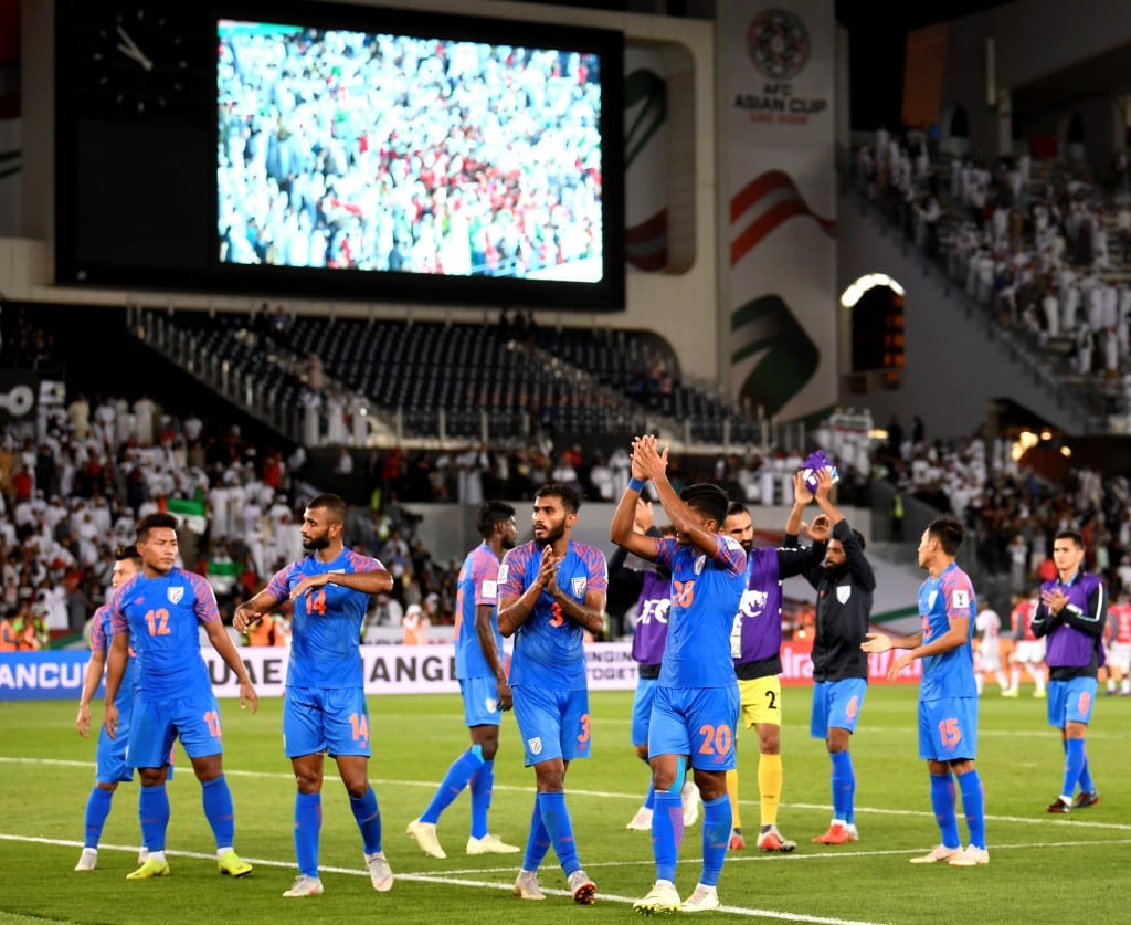 Stephen Constantine perlu mengumpulkan pasukannya setelah kekalahan 2-0 mereka dari UEA. (Foto oleh Khaled Desouki / AFP / Getty Images)