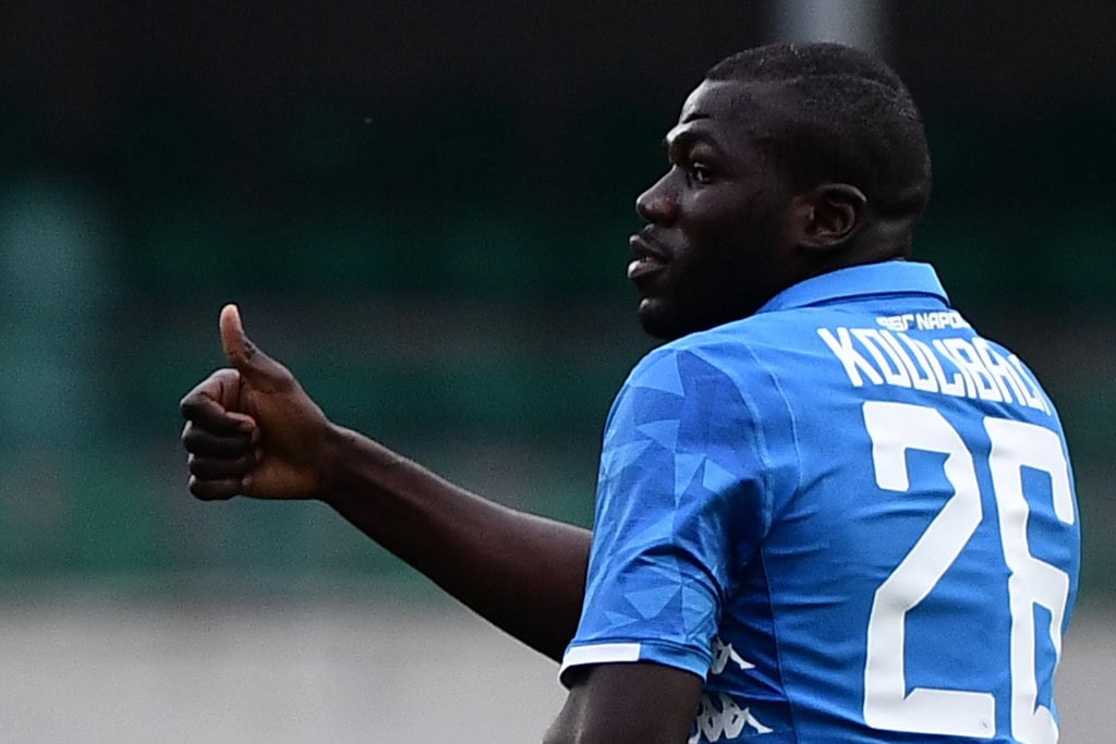 Thumbs up to a future with Napoli. (Photo by Marco Bertorello/AFP/Getty Images)