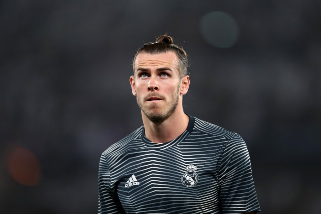 ABU DHABI, UNITED ARAB EMIRATES - DECEMBER 22: Gareth Bale of Real Madrid warms up prior to the FIFA Club World Cup UAE 2018 Final between Al Ain and Real Madrid at the Zayed Sports City Stadium on December 22, 2018 in Abu Dhabi, United Arab Emirates. (Photo by Francois Nel/Getty Images)