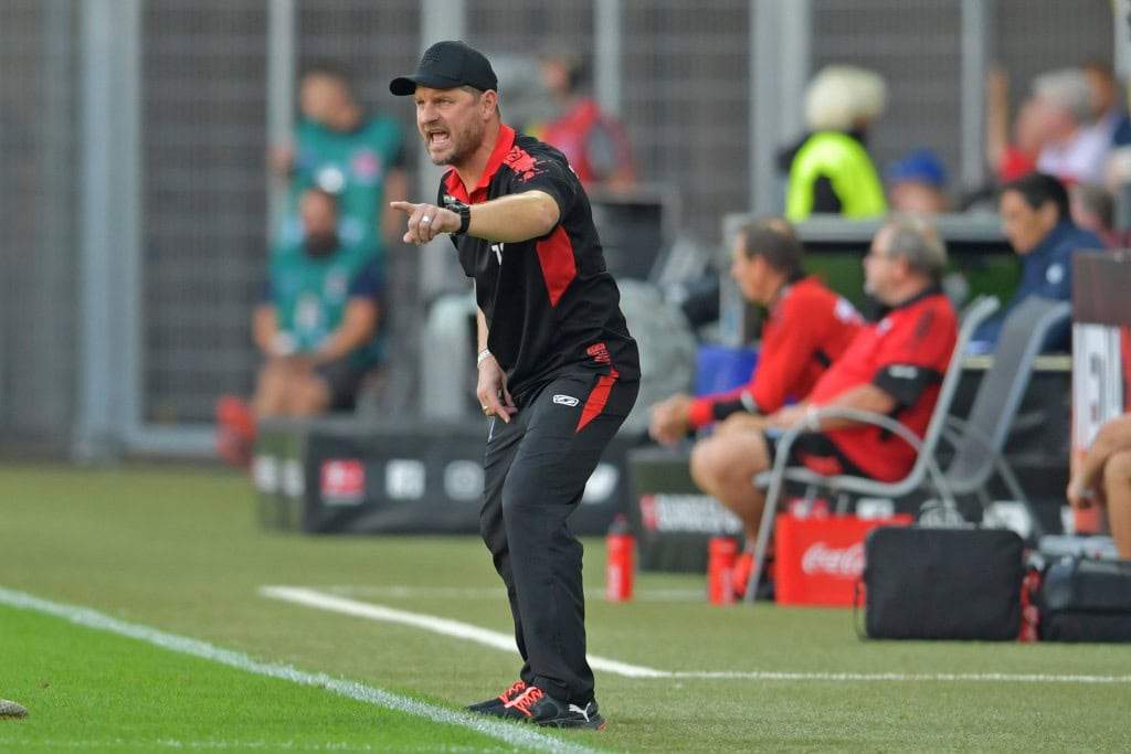 PADERBORN, GERMANY - SEPTEMBER 15: Head coach Steffen Baumgart of Paderborn reacts during the Bundesliga match between SC Paderborn 07 and FC Schalke 04 at Benteler Arena on September 15, 2019 in Paderborn, Germany. (Photo by Thomas F. Starke/Bongarts/Getty Images)