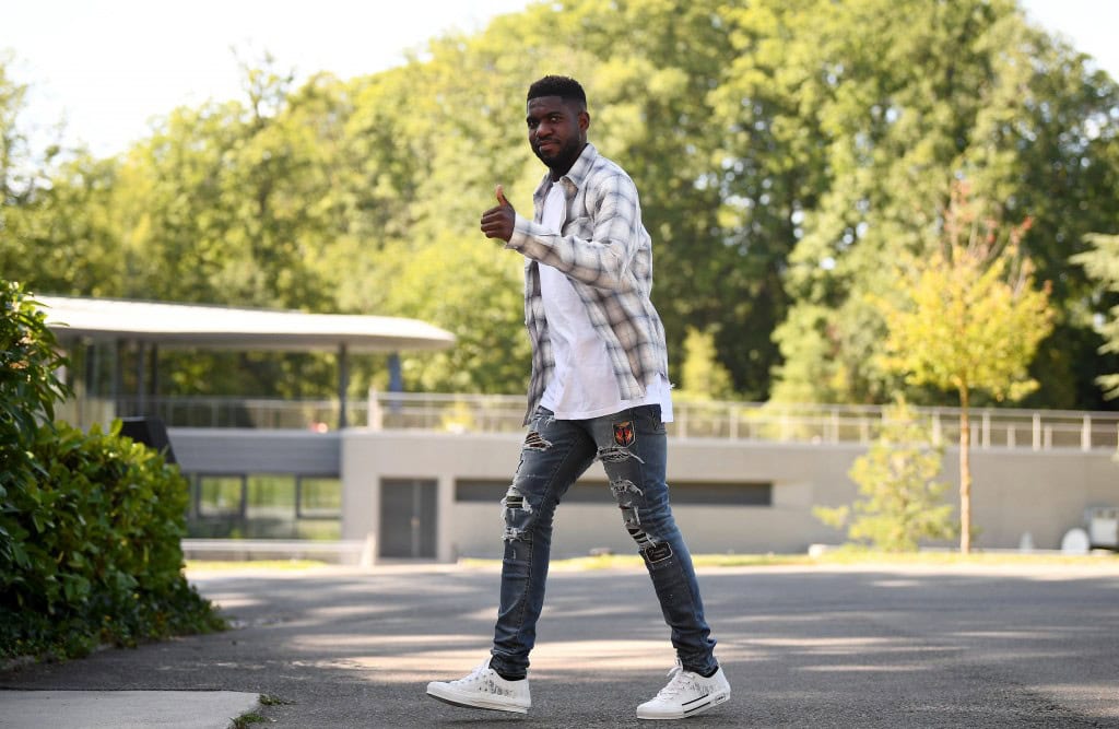 Thumbs up to a move to Everton? (Photo by Franck Fife/AFP via Getty Images)
