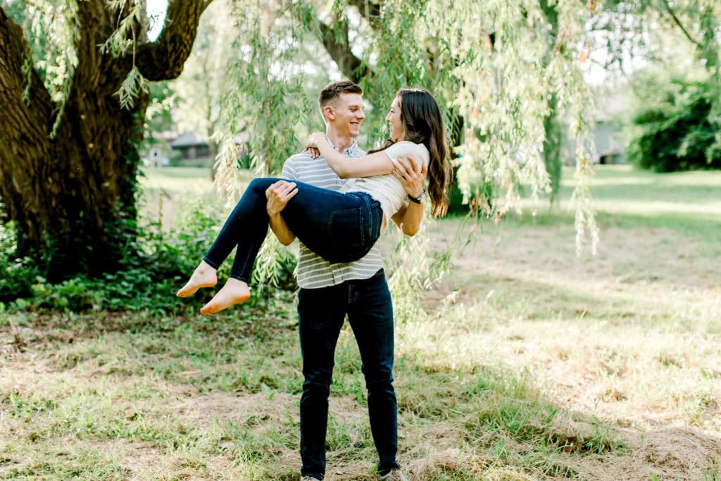 guy holding girl in her arms, engagement session in chicago