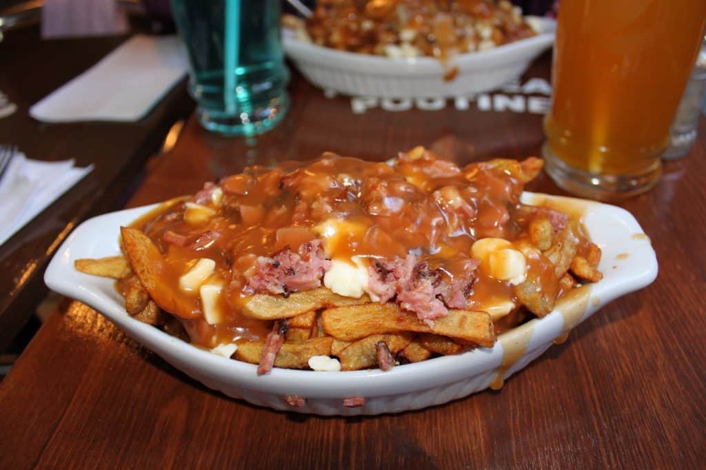 Poutine de carne