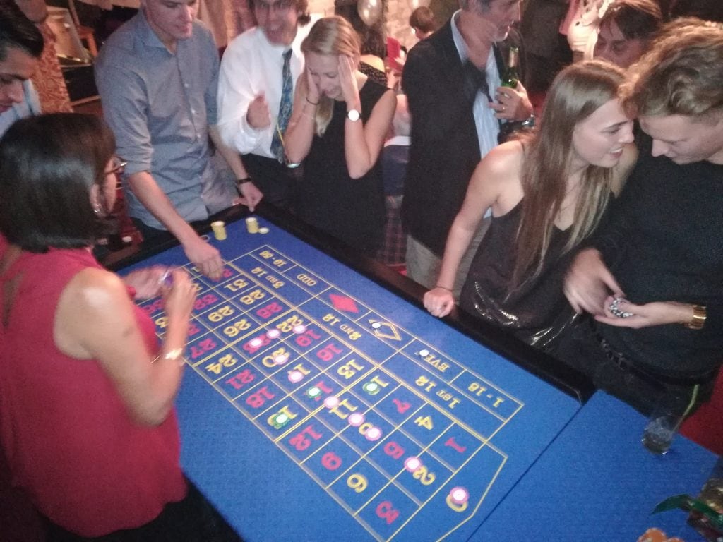 Players talking at a busy roulette table