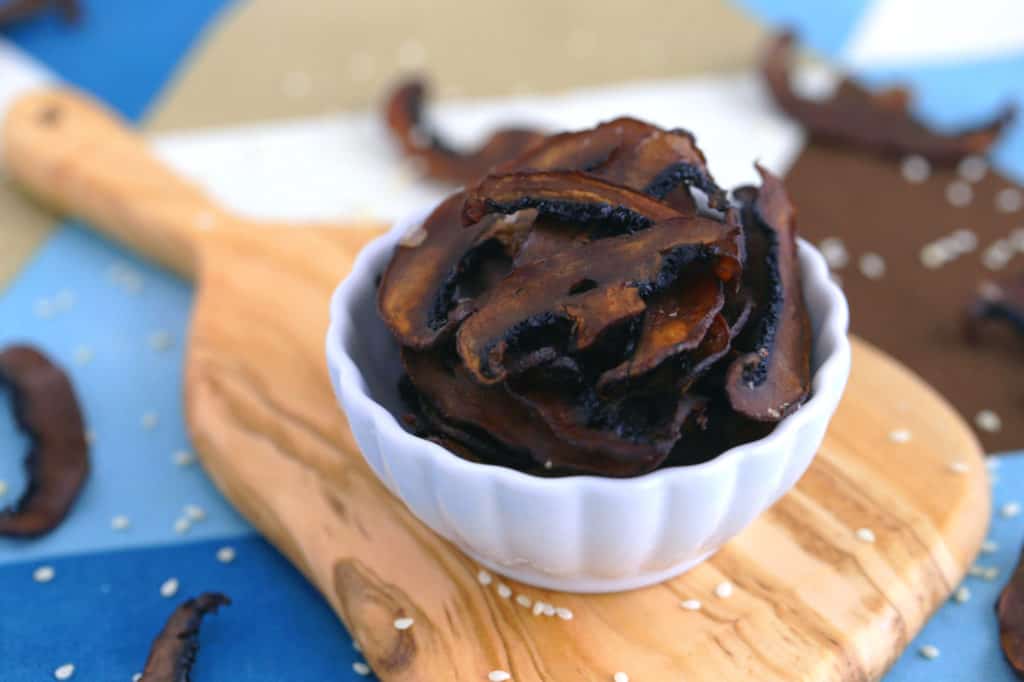 mushroom chips recipe, crispy mushroom chips, baked Portobello mushroom chips, paleo chips recipe, mushroom snacks, easy asian dip, asian sesame dipping sauce, sesame mayo sauce
