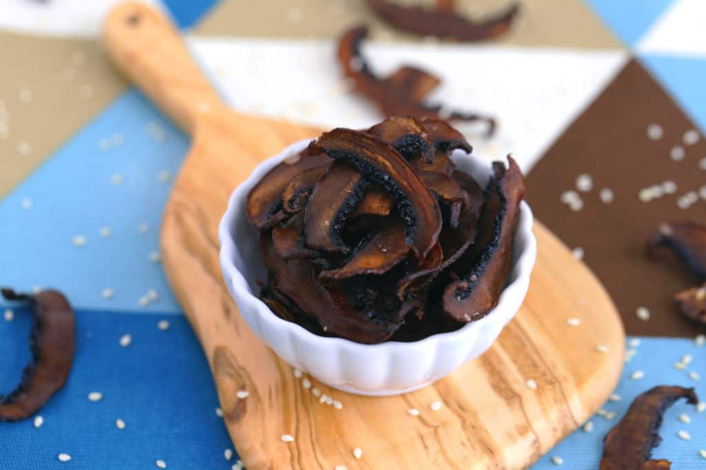 mushroom chips, how to make mushroom chips, baked Portobello mushroom chips, low carb mushroom chips, mushroom crisps, asian dipping sauce recipe, soy sauce mayo dip