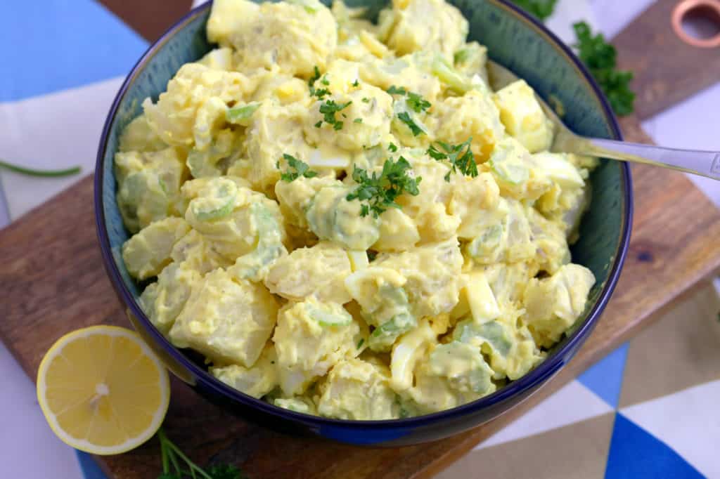 Homemade Healthy Potato Salad Recipe with Egg, easy potato salad recipe, avocado oil mayo, healthy mayonnaise, cheap easy meals, easy meals to make, lunch meal prep recipes, old fashioned potato salad