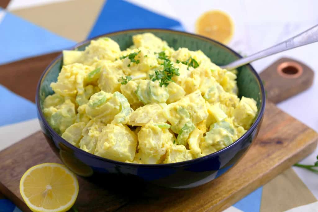 Homemade Healthy Potato Salad Recipe with Egg, easy potato salad recipe, avocado oil mayo, healthy mayonnaise, cheap easy meals, easy meals to make, lunch meal prep recipes, old fashioned potato salad