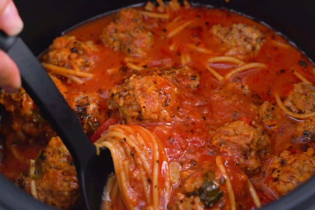 Instant pot pasta recipes, instant pot meals instant pot spaghetti noodles, spaghetti and meatballs instant pot, instant pot spaghetti and meatballs, healthy pressure cooker recipes