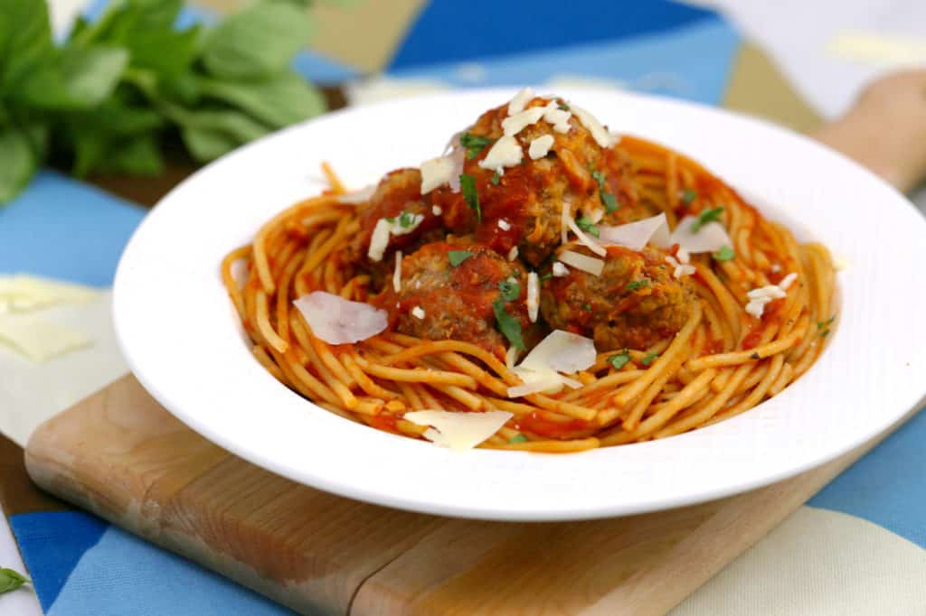 Easy instant pot spaghetti and meatballs, pressure cooker pasta, instant pot meatballs, healthy instant pot recipes, instant pot spaghetti recipe, cooking spaghetti in instant pot, how to make spaghetti in instant pot, easy instant pot dinners