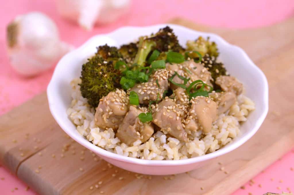 Healthy sesame chicken rice bowl, sesame chicken meal prep, honey sesame chicken lunch bowls, healthy lunch recipes for work, chicken broccoli recipe, meal prep chicken and rice, easy meal prep recipes