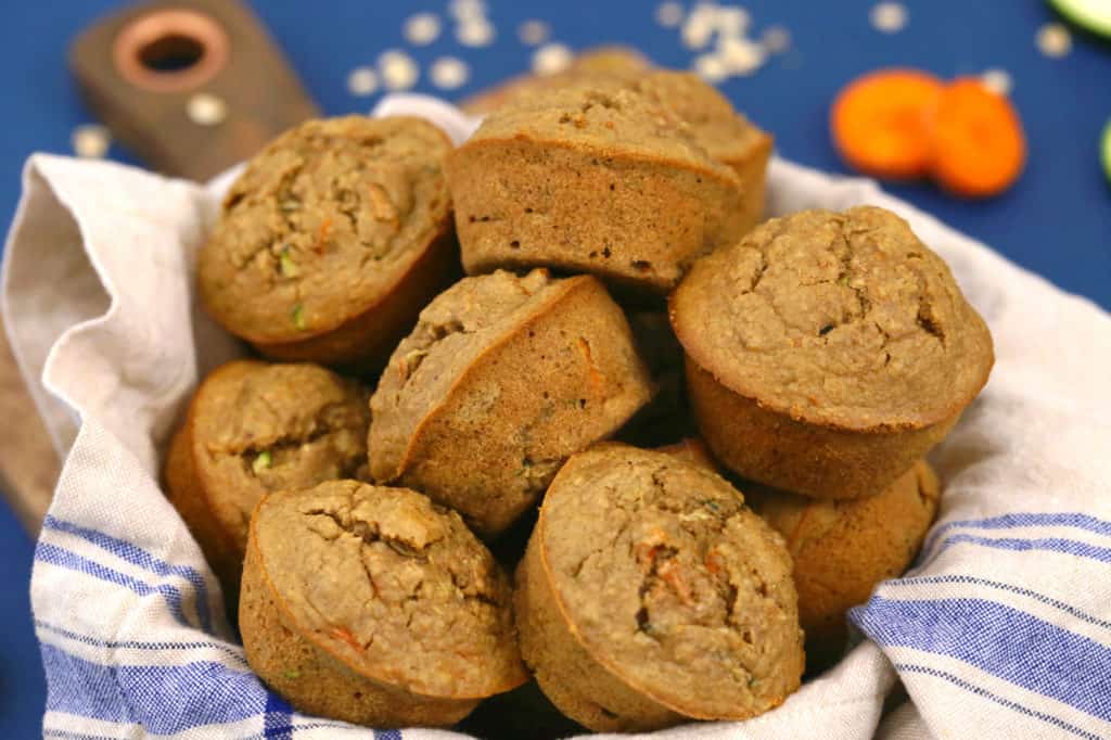 Oatmeal zucchini carrot muffins, zucchini bread muffins, easy breakfast muffins, gluten free muffins, healthy breakfast muffin recipe, carrot muffins, healthy zucchini muffins with applesauce, healthy breakfast meal prep