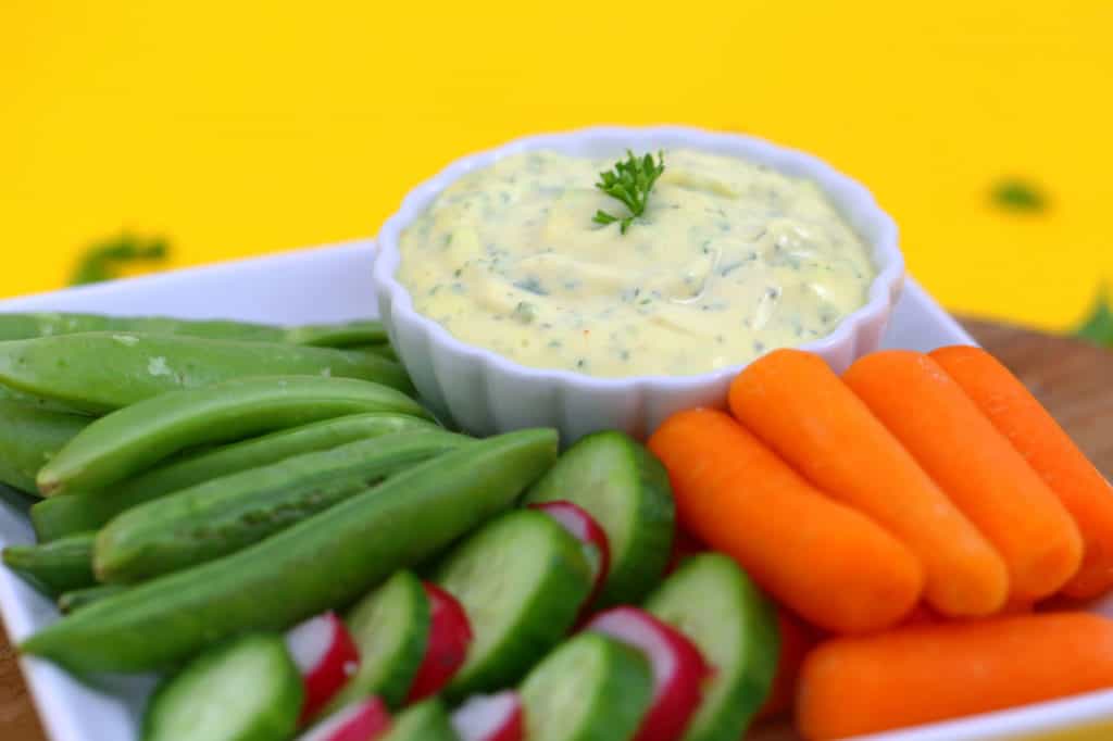 Whole30 Ranch Dressing Recipe, whole30 veggie dip, paleo ranch, avocado oil mayo, homemade ranch veggie dip, Whole30 mayo ranch dip, healthy ranch dressing, make ranch with mayo, healthy snacks, travel snacks, healthy paleo snacks