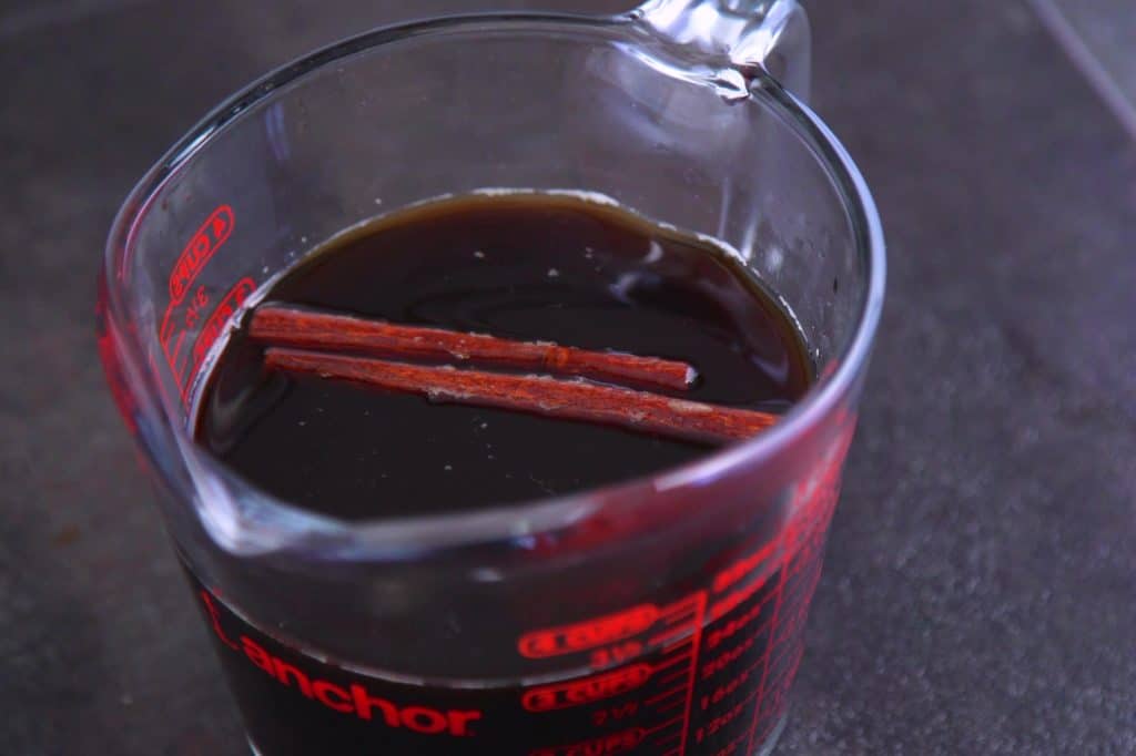 Steep coffee with cinnamon for 4-6 hours