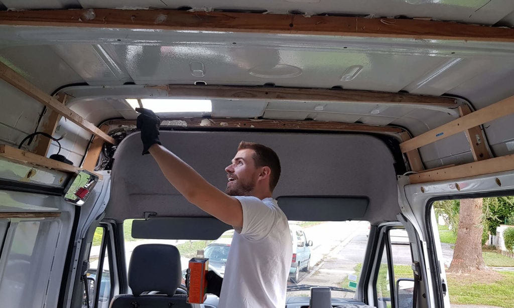 Ouverture pour lanterneau d'un Mercedes Sprinter aménagé