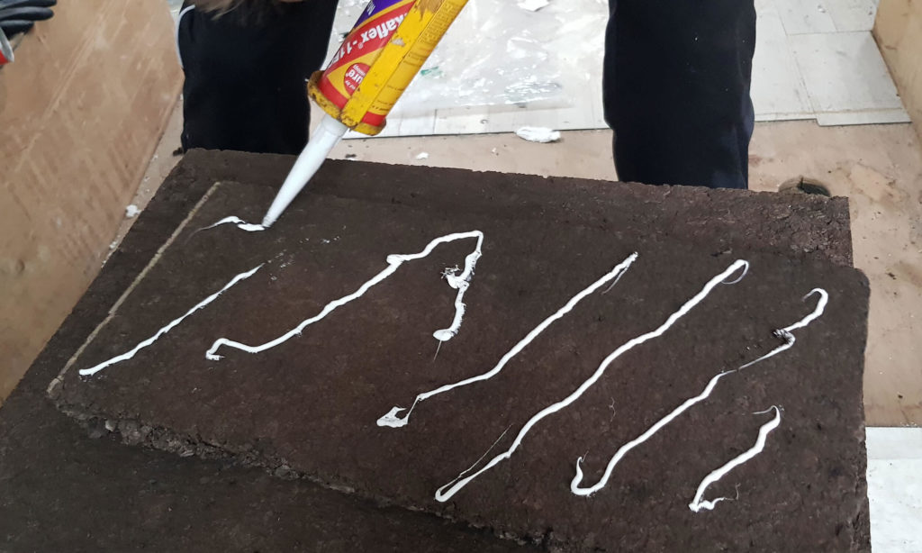 Mastic Sikaflex 11FC sur le liège expansé