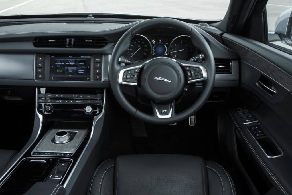 Steering wheel taken out of F-Type