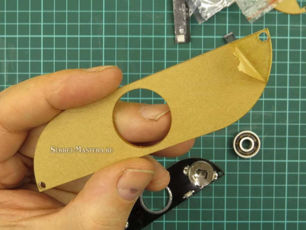 Снятие защитной бумаги с планок спинера Спинер с LED