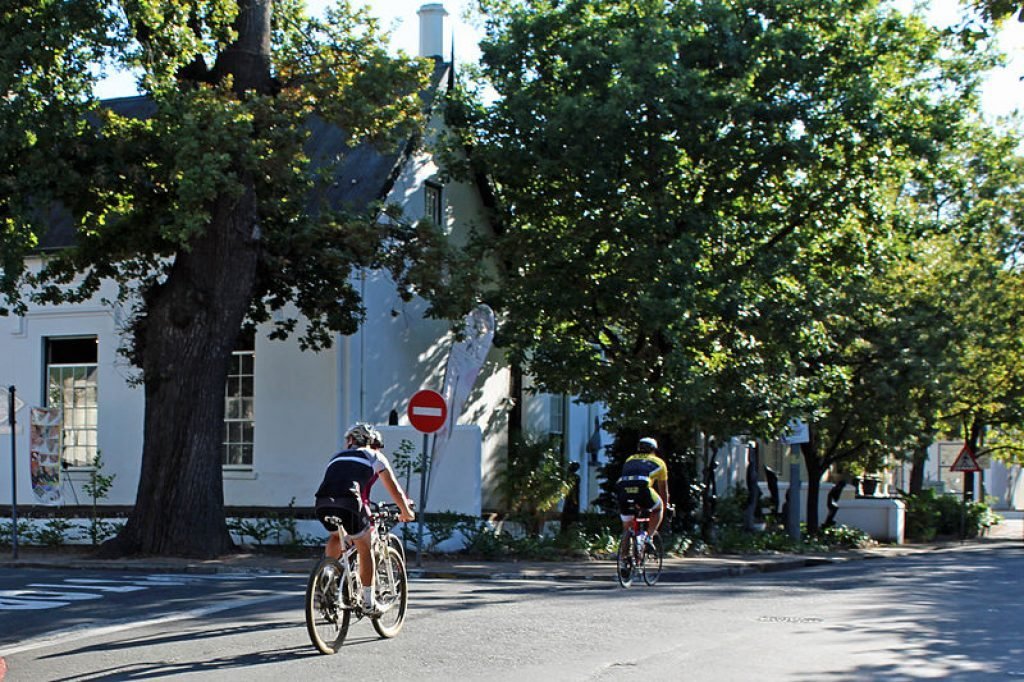 wine-tasting-by-bicycle