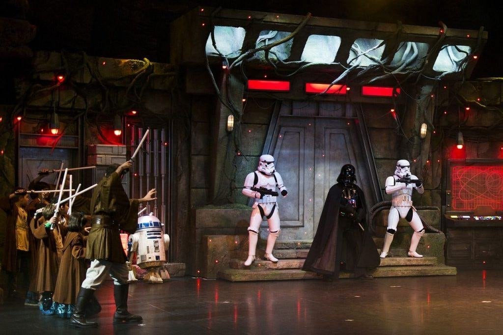 star-wars-characters-at-disneyland-paris