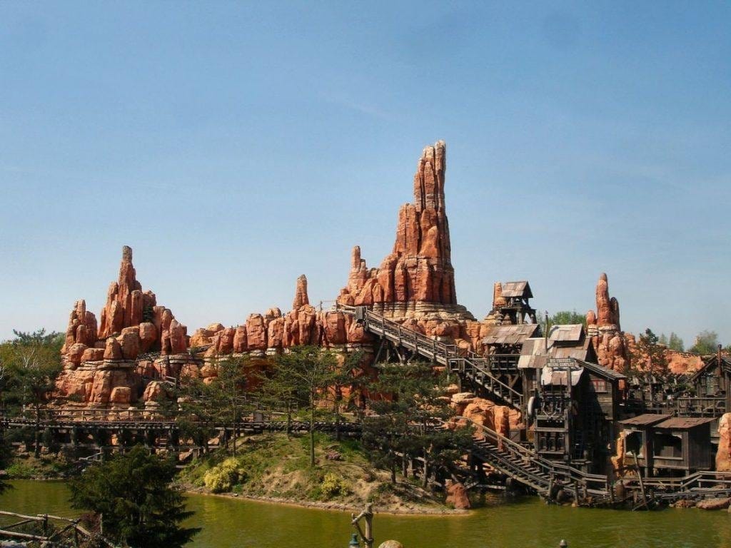 frontierland-ride-at-disneyland-paris