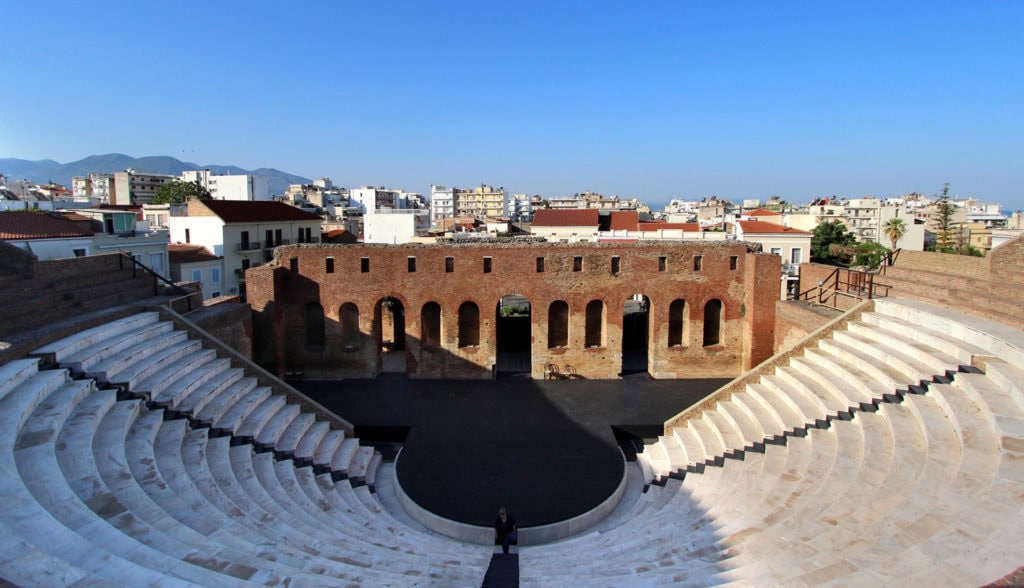 tra le strade di Patrasso cosa vedere a Patrasso - Odeon