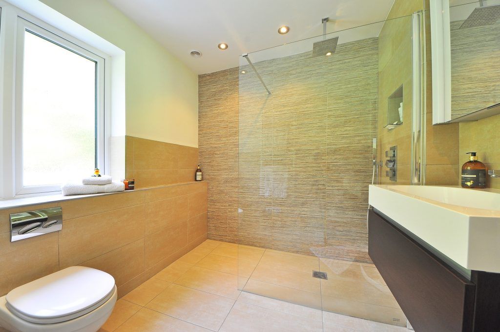 Ducha con acceso a pie para casa dog-friendly